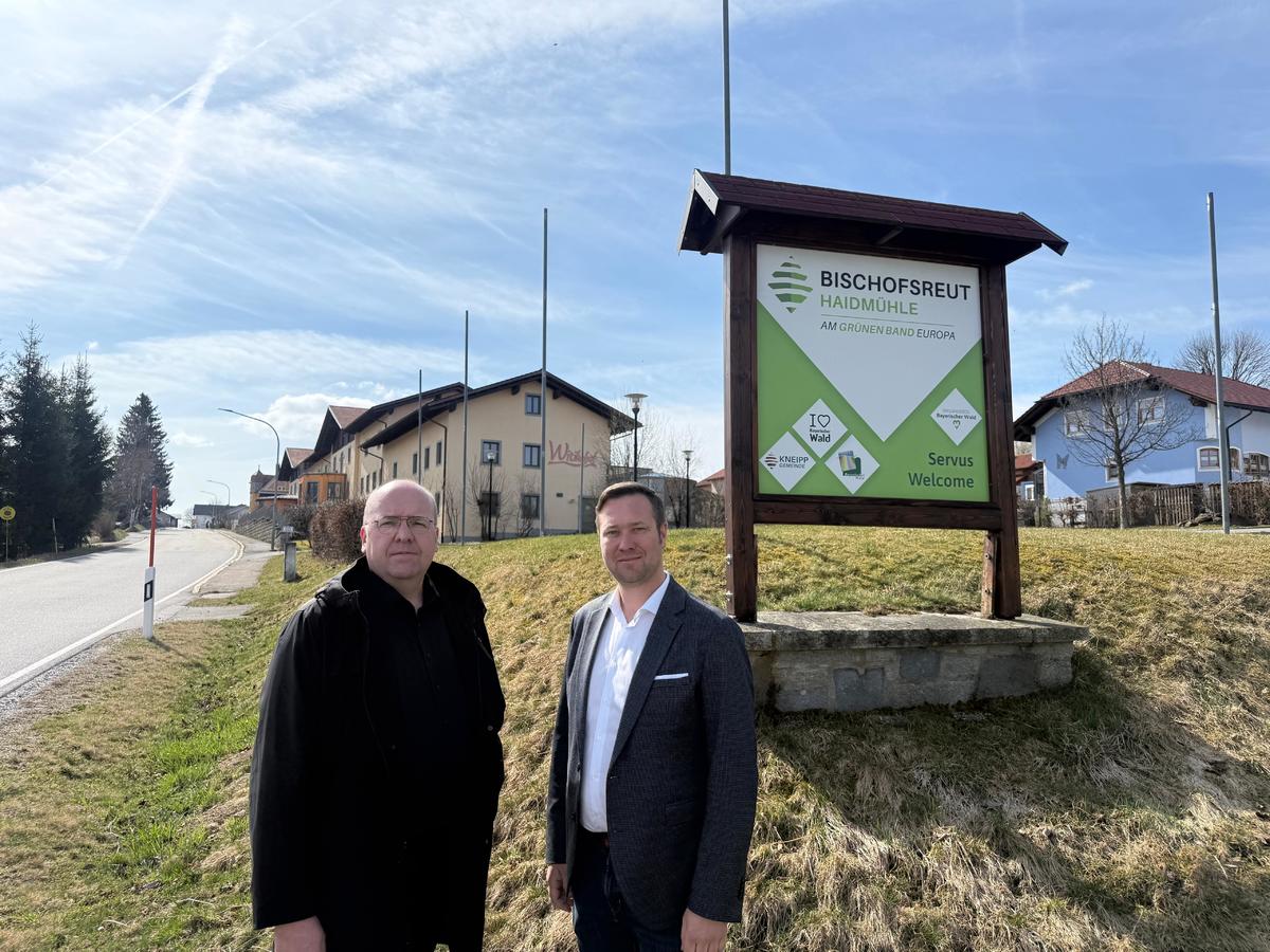 Foto (Laura Eigsperger): Brgermeister Roland Schraml, Landtagsabgeordneter Josef Heisl