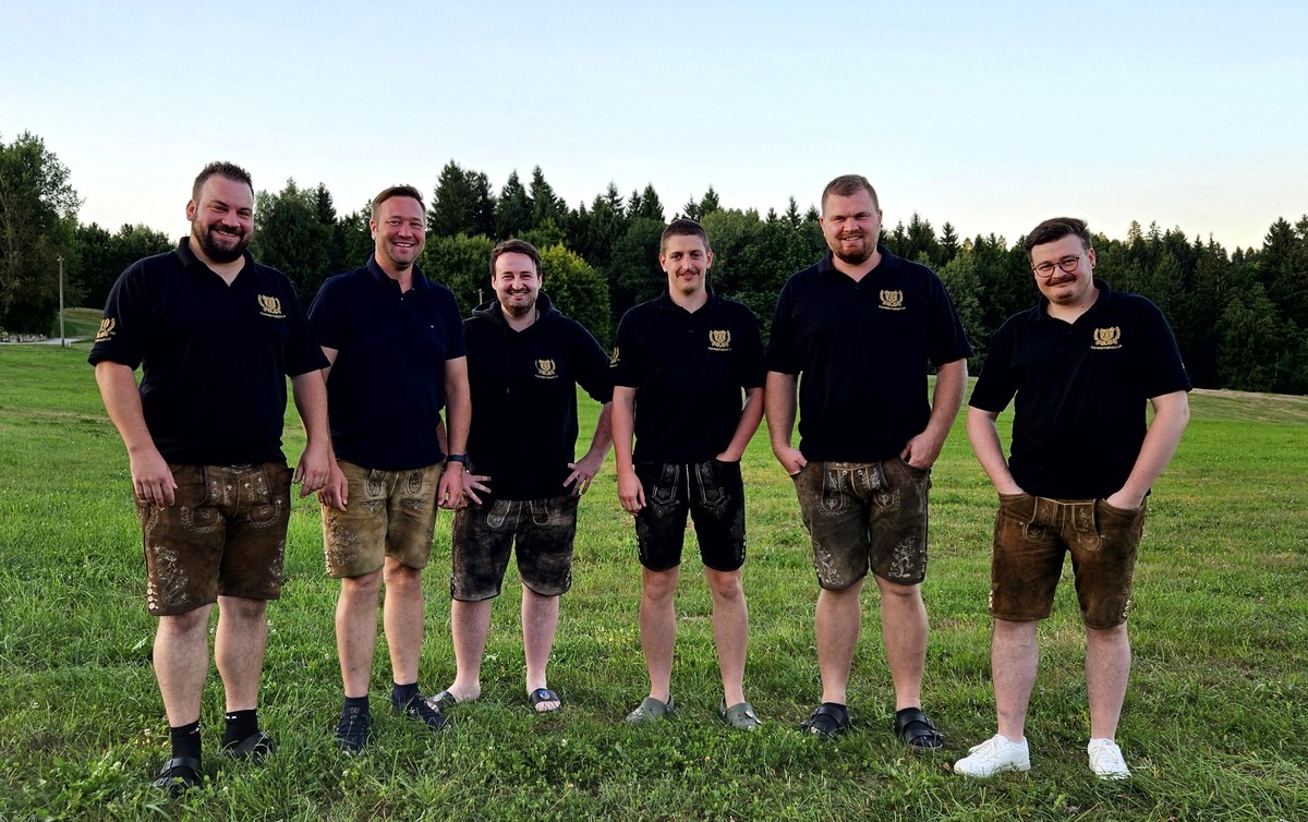 Foto (Stefanie Starke): (v. l.) Maximilian Bauer, MdL Josef Heisl, Michael Wilhelm, Tobias Krieg, Johannes Kellermann und Johannes Wilhelm. 