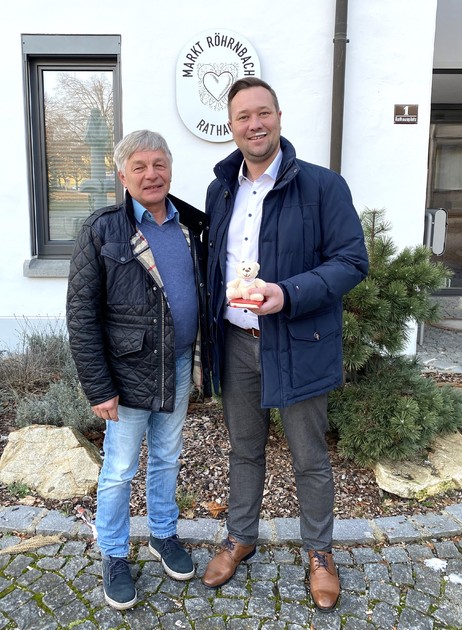 Foto (Magdalena Berger): (v. l.) Bürgermeister Leo Meier und CSU-Abgeordneter Josef Heisl.